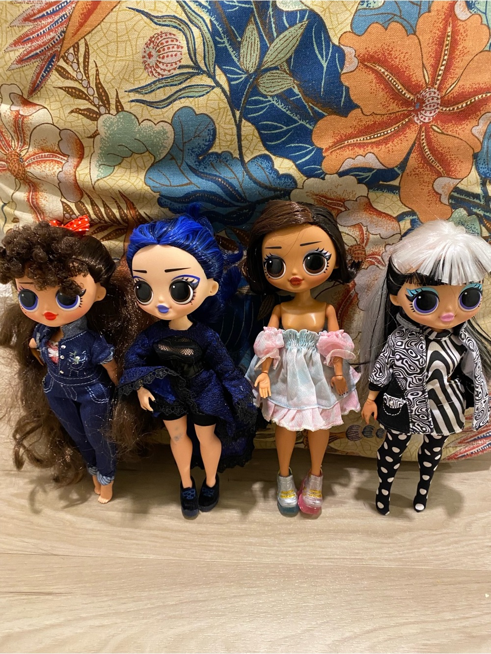 L.O.L. Surprise! Dolls - Blue, Brown, Black, White, Pink Fashion Set